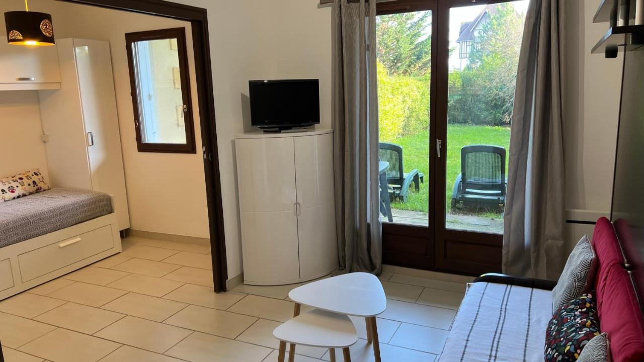 Appartement 2 Pieces Rez-De-Jardin A 2 Pas De La Plage Et De La Thalasso Cabourg Exteriör bild