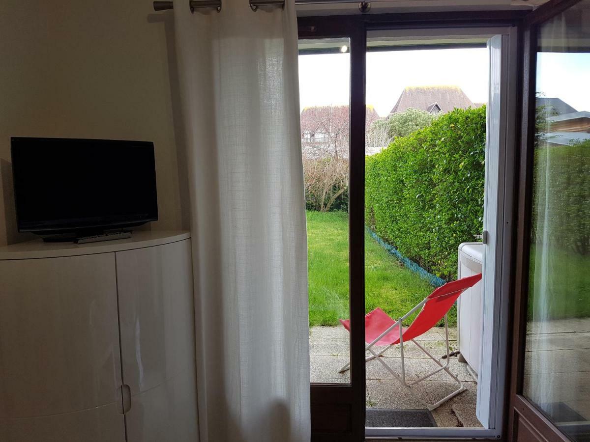 Appartement 2 Pieces Rez-De-Jardin A 2 Pas De La Plage Et De La Thalasso Cabourg Exteriör bild